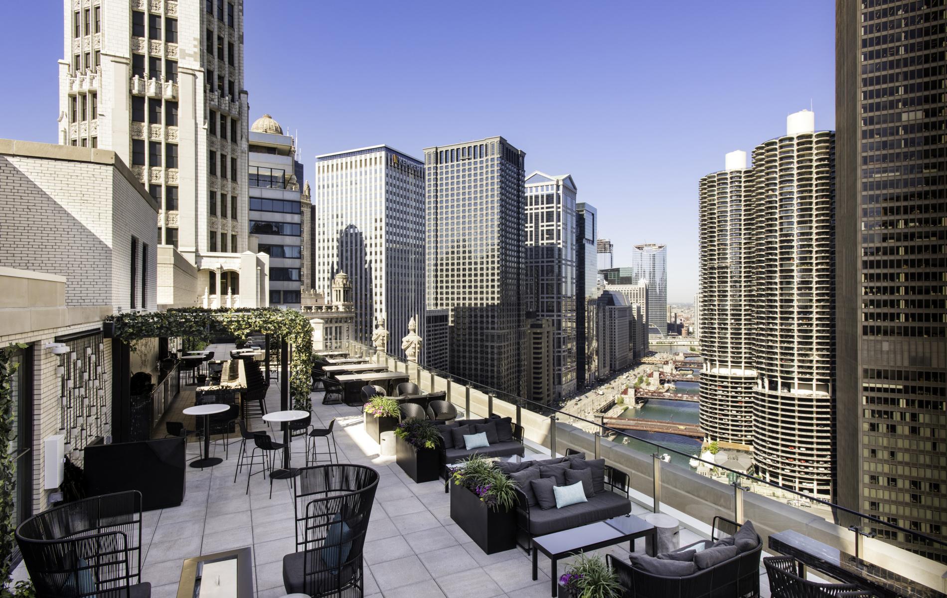 Luxury Hotel Downtown Chicago Best Rooftop Bar Dining Near